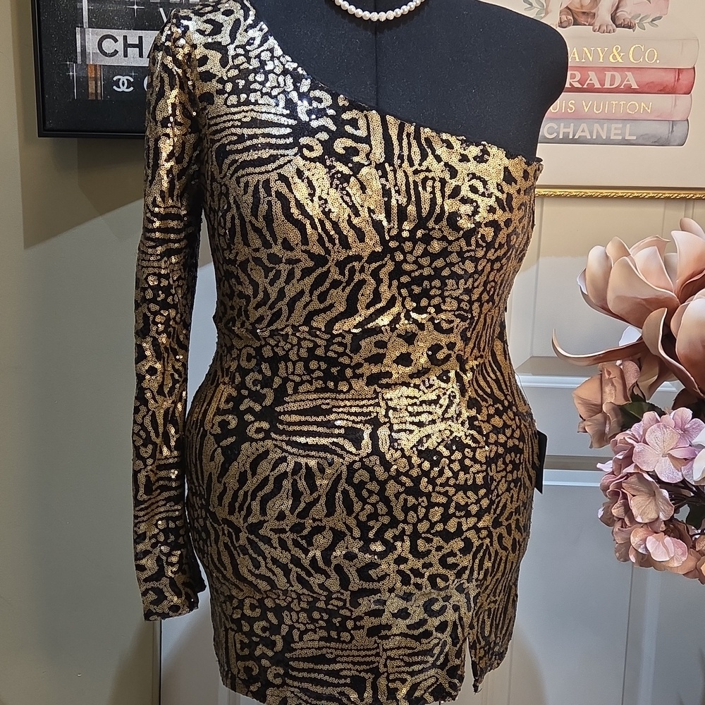 Nwt Lulus XL dress sequin black gold